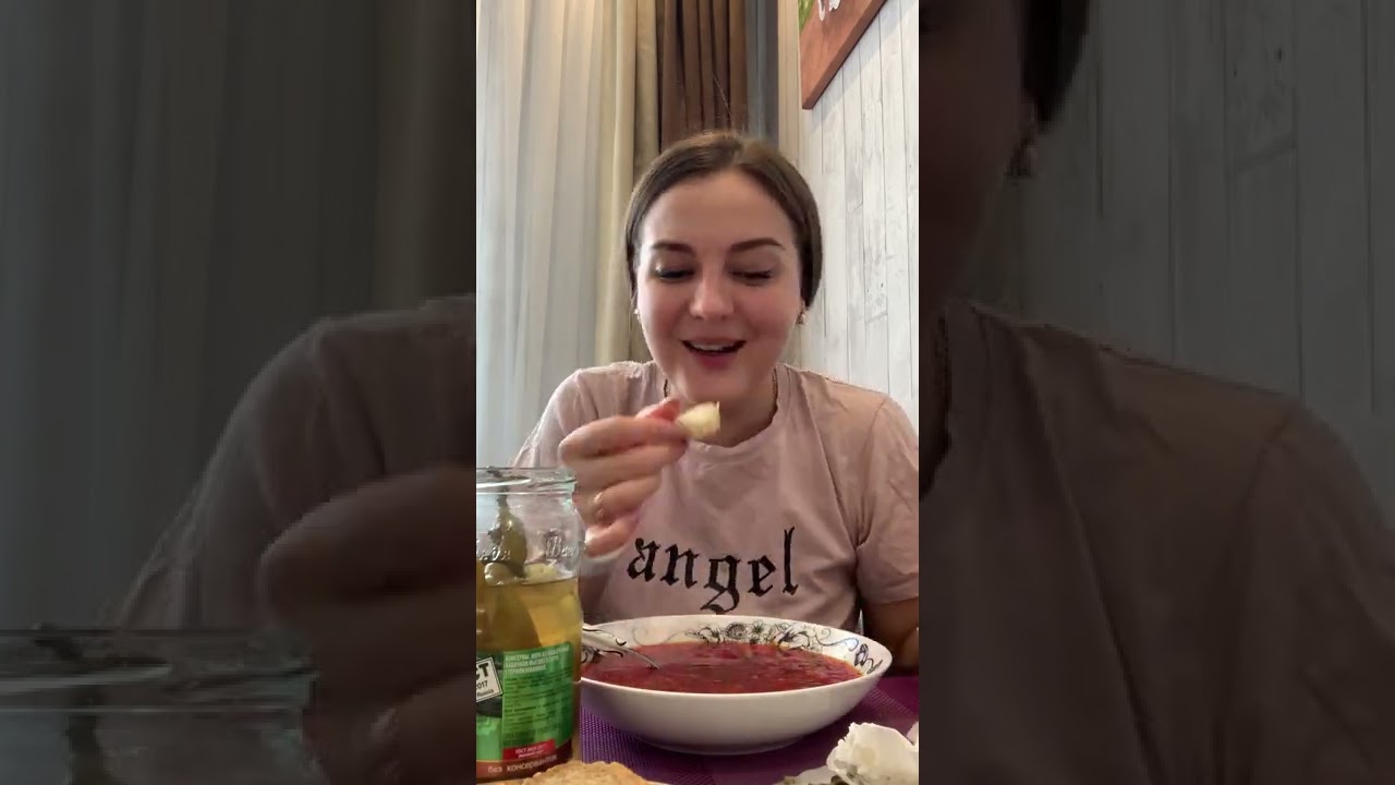 Мукбанг борщ и острый перец