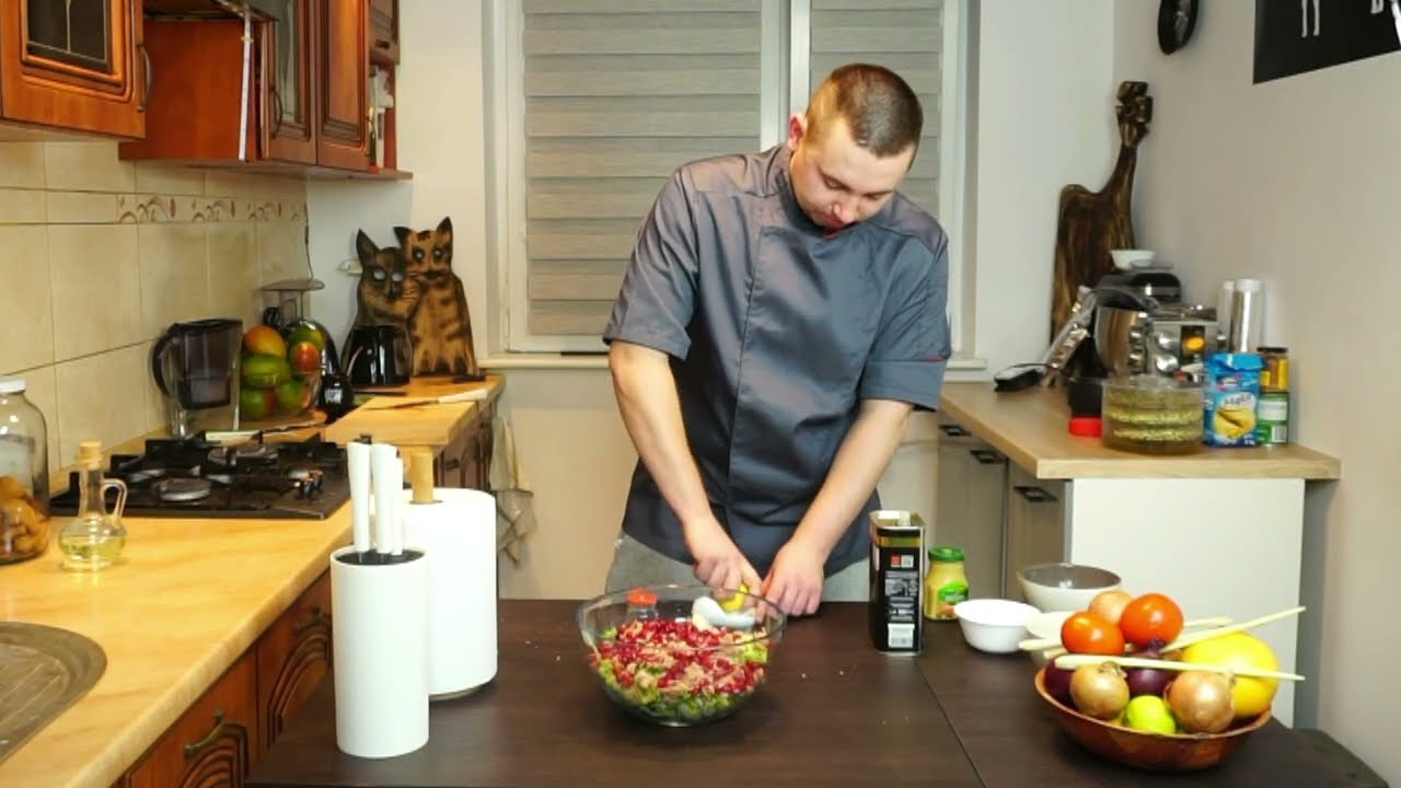 Простой и вкусный салат с тунцом и гранатом. Готов за 10 минут!!