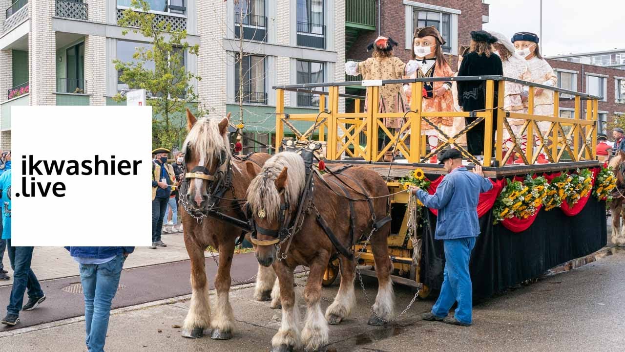 Belgische trekpaarden voeren de vier Reuskens door Borgerhout - ikwashier.live met Ju met ’t peird