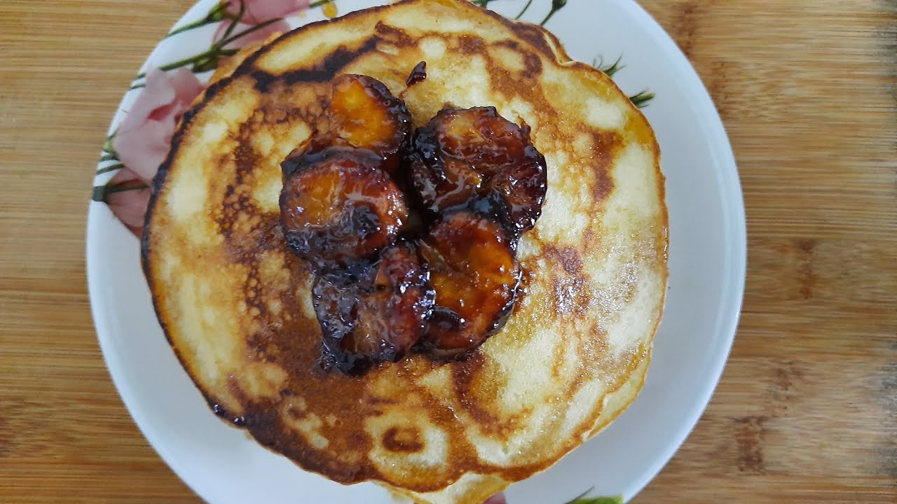 Pancakes with caramelized bananas