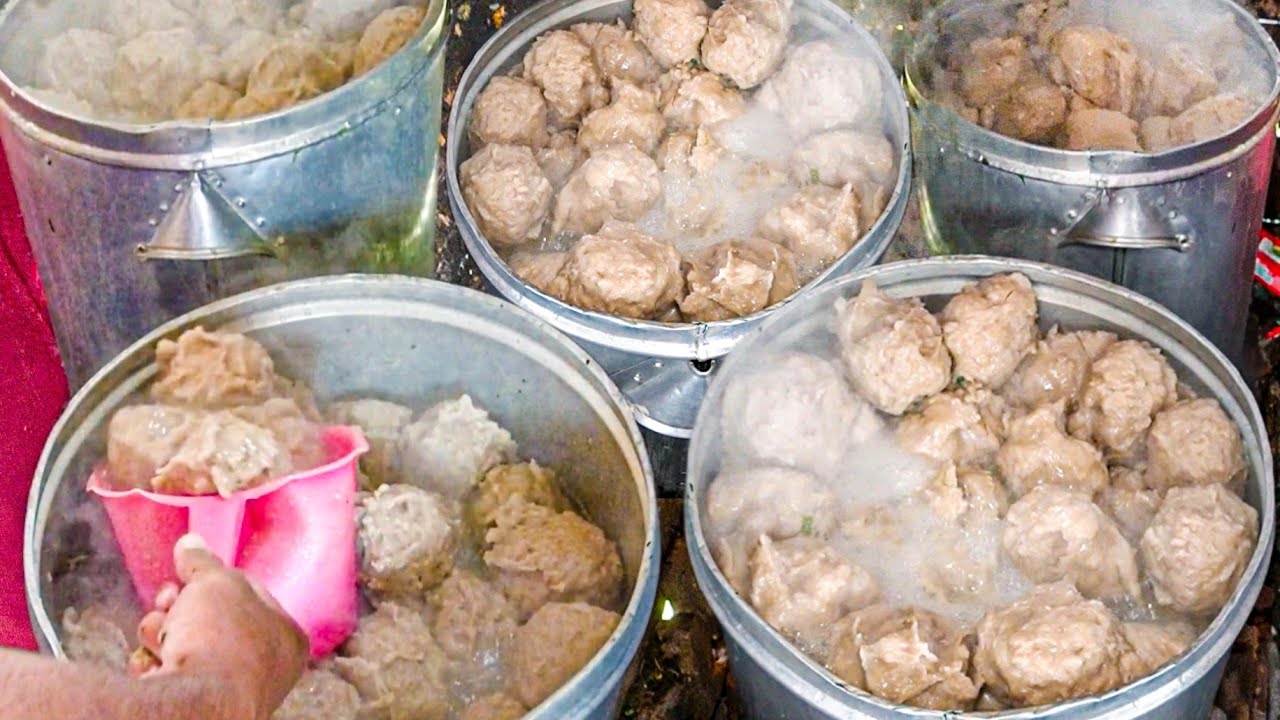 PALING MURAH GAK ADA LAWAN! JUALAN BAKSO CUMA 5 RIBUAN DITENGAH SAWAH YG BELI RAME! BAKSO TEMPURAN