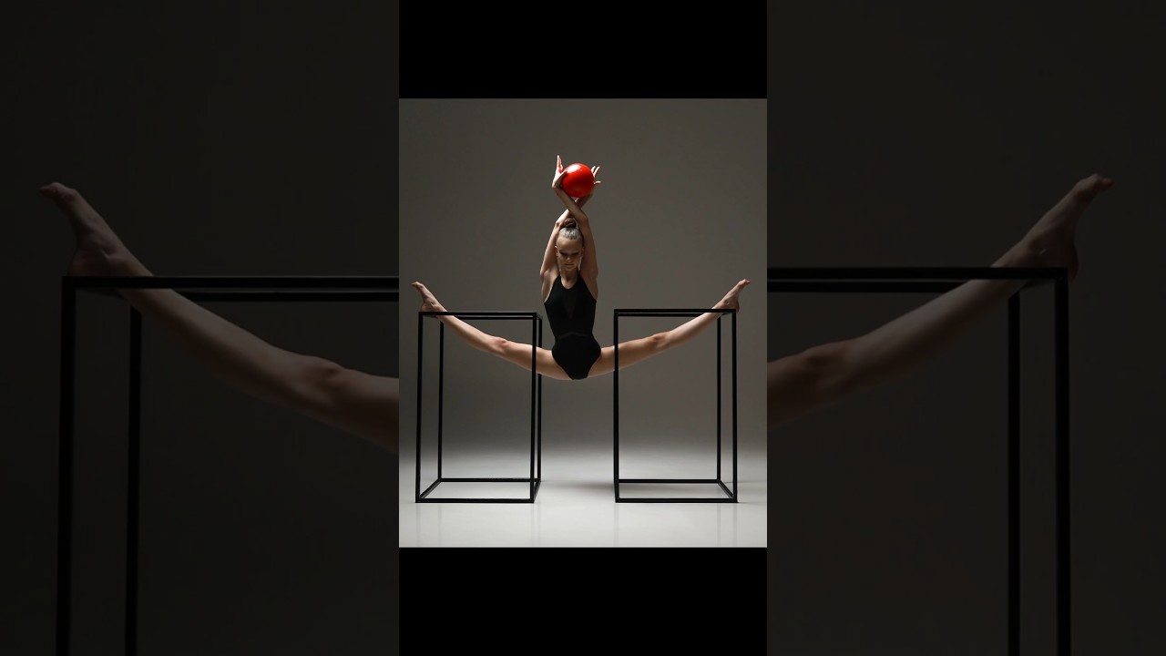 🇺🇦 Model poses for photoshoot📸 Rhythmic Gymnastics. Model Eva