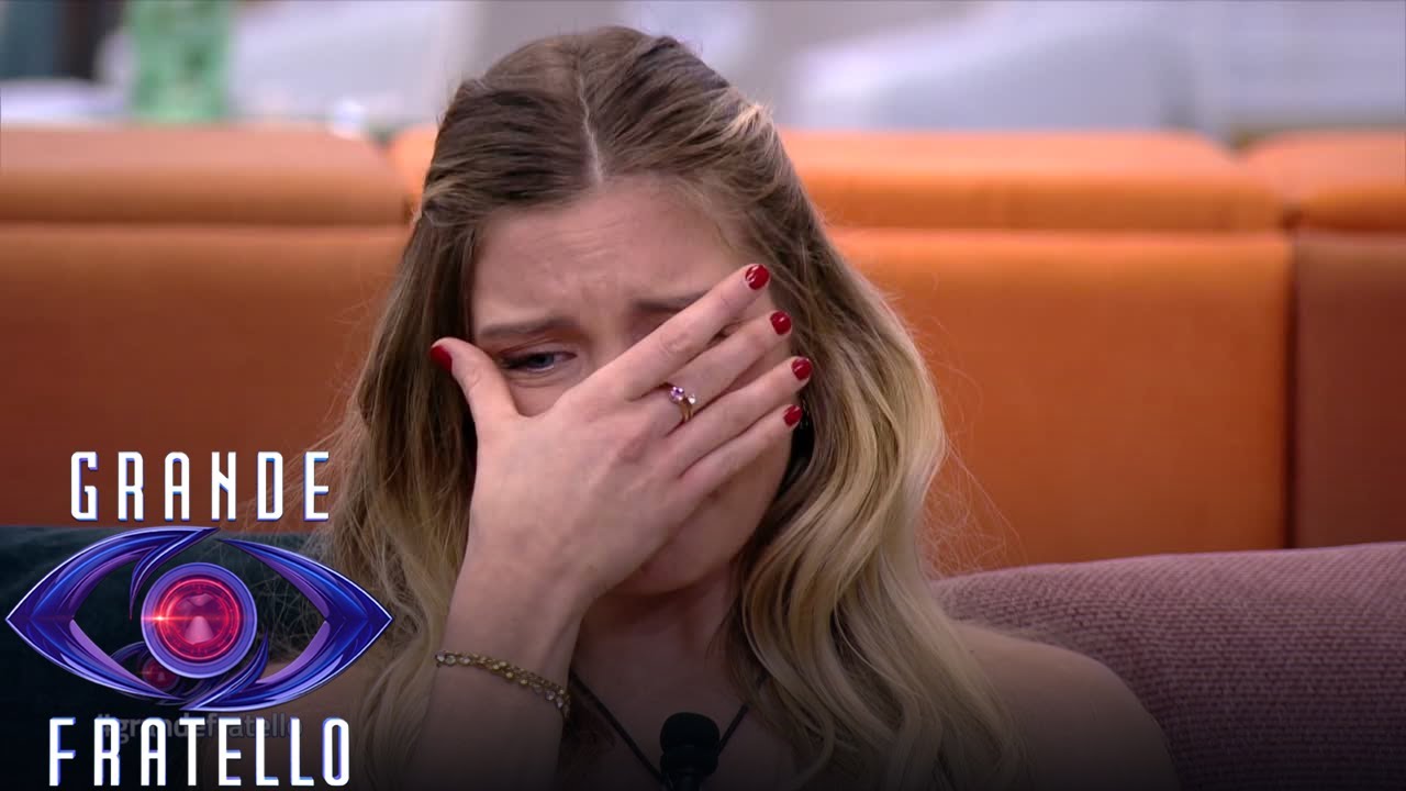 Grande Fratello - Le lacrime di Anita Olivieri dopo il confronto con Beatrice Luzzi
