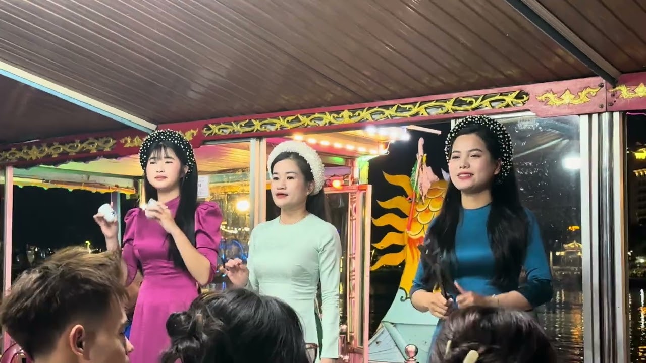 du thuyền sông hương cố đô Huế