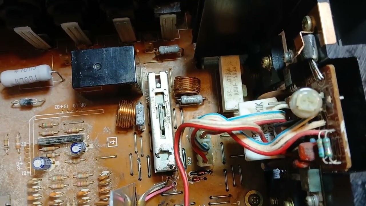 Unfortunate Discovery!  Yamaha R-1000 repair attempt...  Can it be fixed?