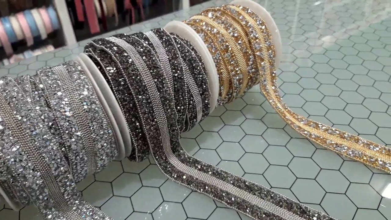 Tiras termoadhesivas con cadenas y tupis para customizar tu ropa