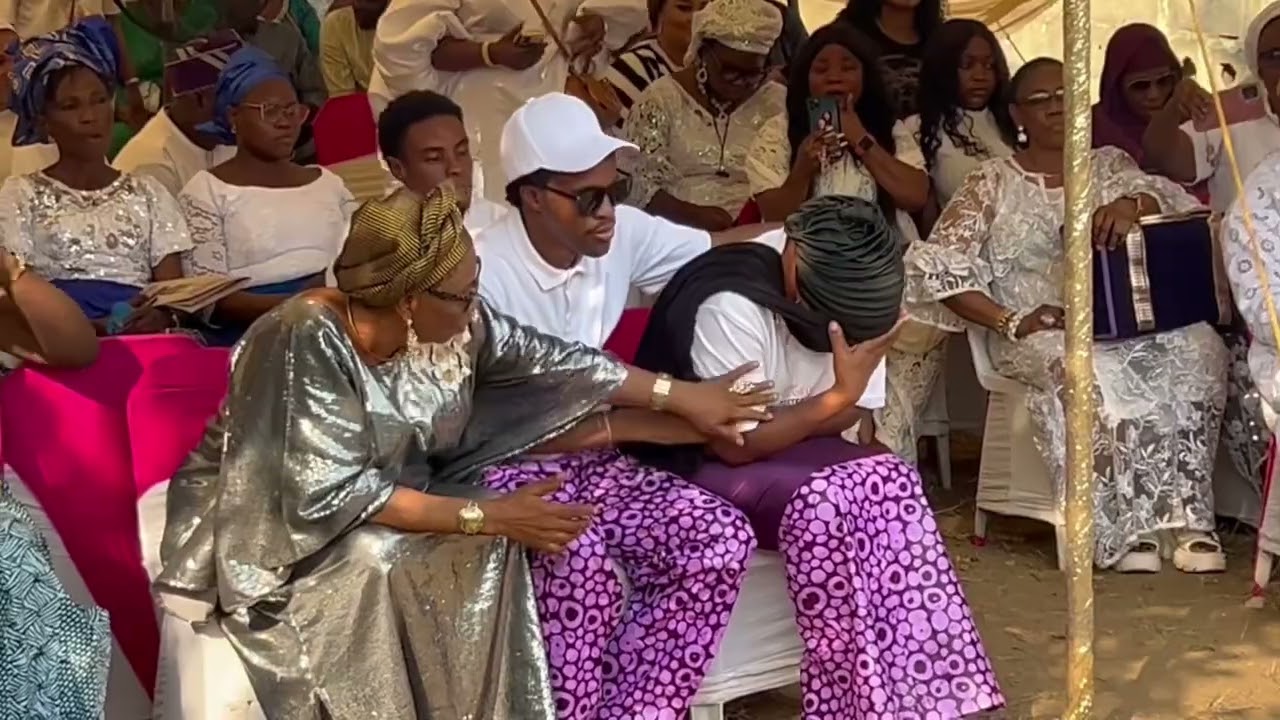 FAITHIA BALOGUN COULDN’T CONTROL HER TEARS AT HER MOM BURIAL 