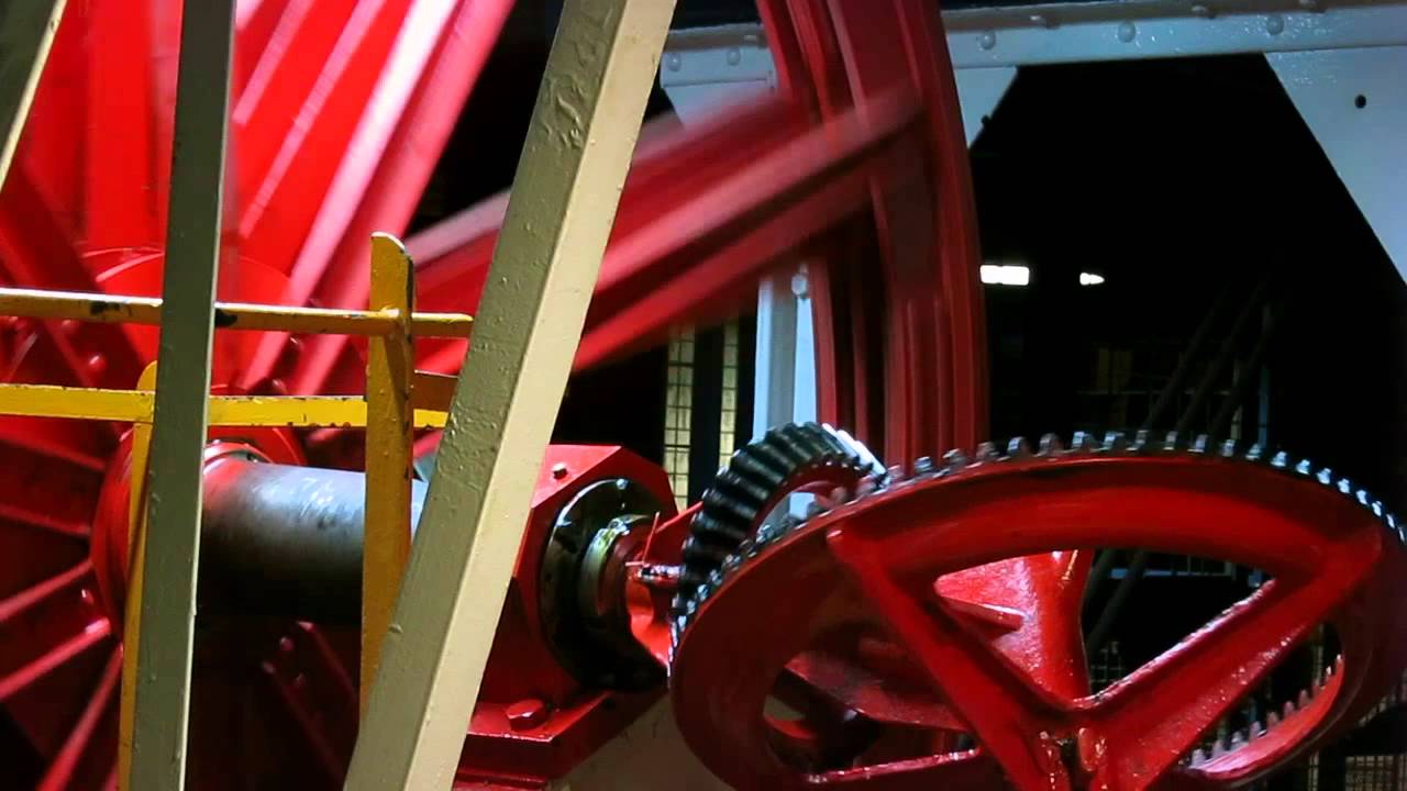 La machinerie originelle des ascenseurs de la Tour Eiffel est toujours en service