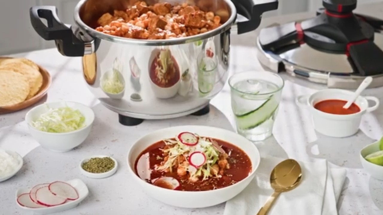 Pozole Rojo de Cerdo | Receta Tradicional Mexicana Paso a Paso 🌶️🐖
