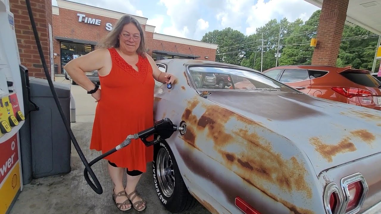 Dodge Dart Sport 1973 года с новым карбюратором и первой заправкой