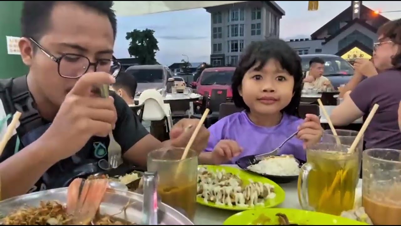 Makan di kedai cari selera gaiss..😄😄ikan telipia masak stim..SEDAPP!