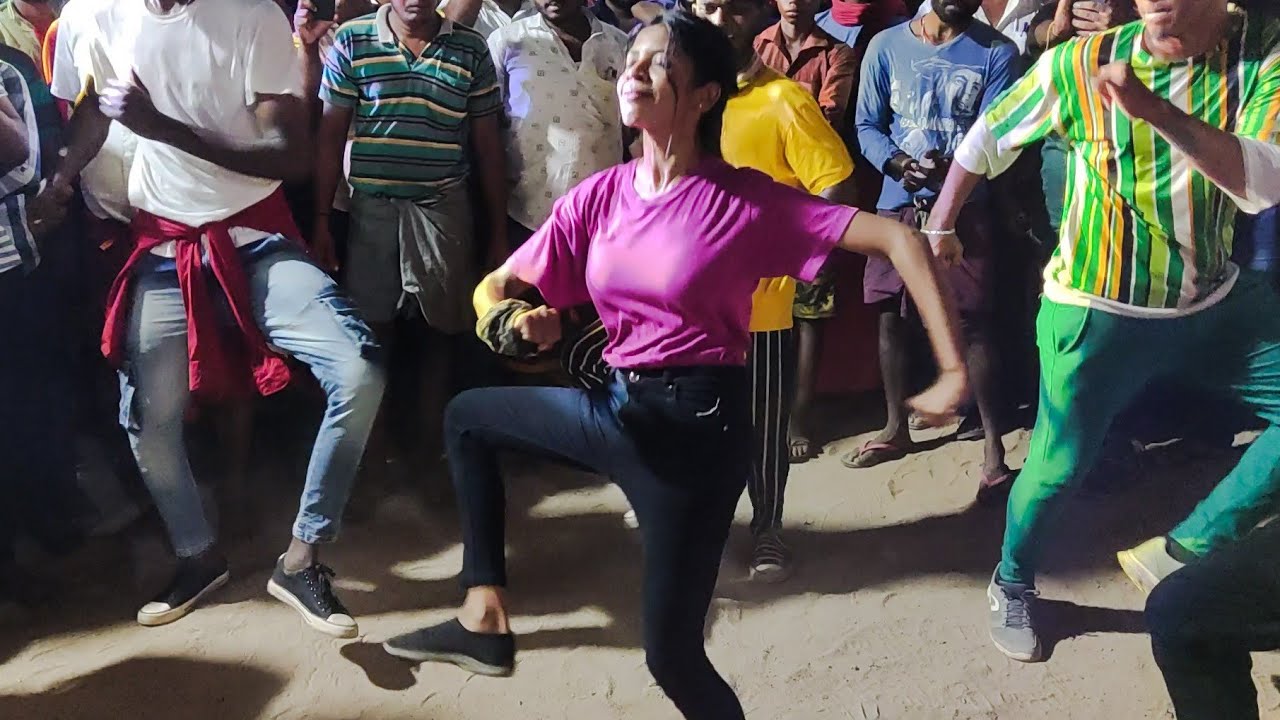 Girl Super Kuthu Dance performance in Kulasai Dasara 2021