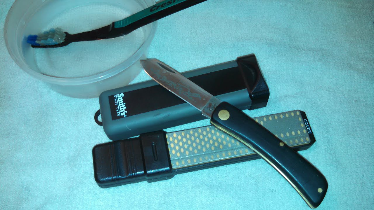 Freehand knife sharpening using Smith's 4 inch diamond combination stone