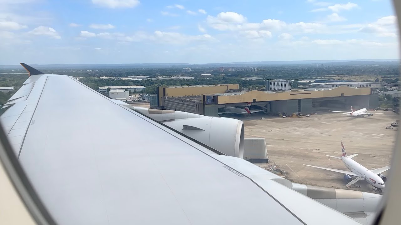 Singapore Airlines A380 Landing at London Heathrow
