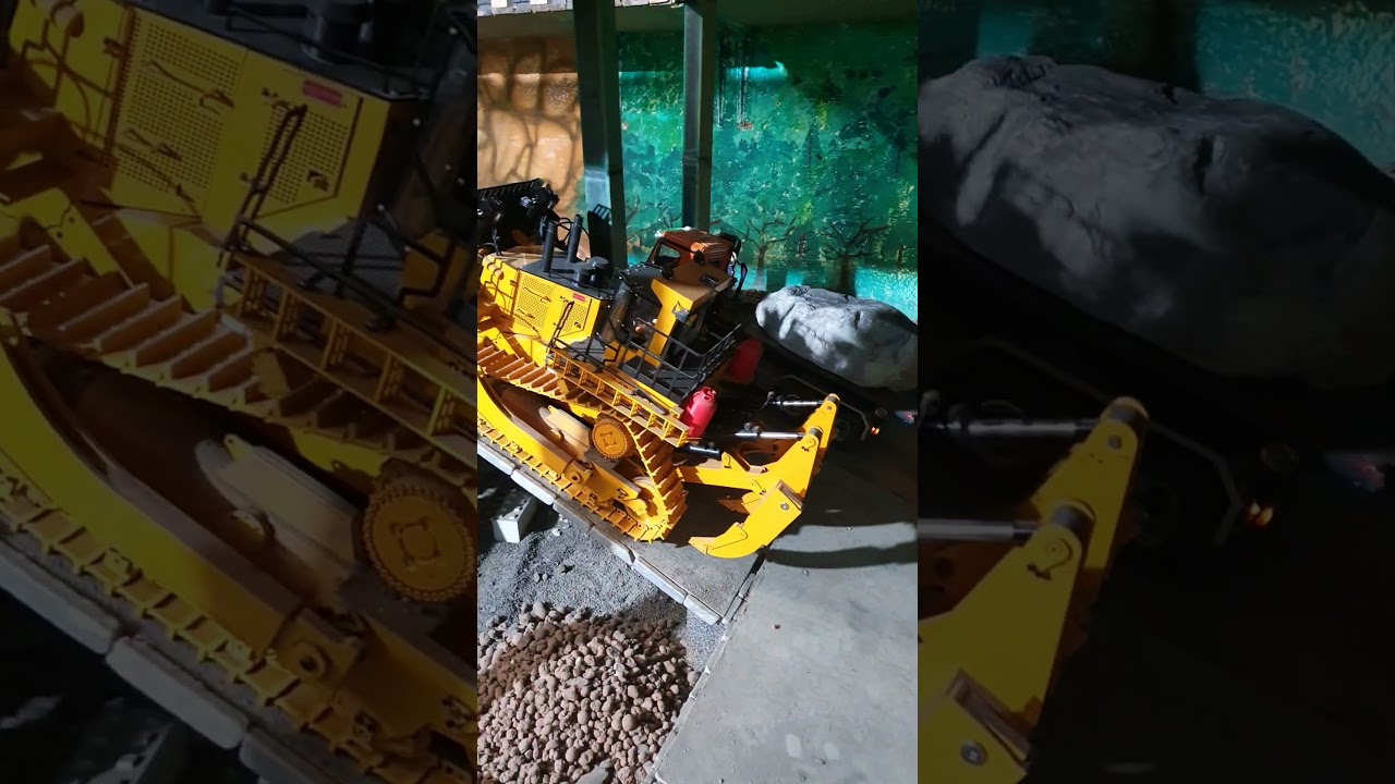 INCREDIBLE POWER &ndash; MB Arocs 8x8 with 60 tons of granite! #rcbaumaschinen #rcliveaction