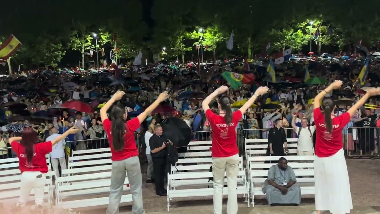 Medjugorie the joy of youth Fest with 100,000 young people and mass with 700 priests