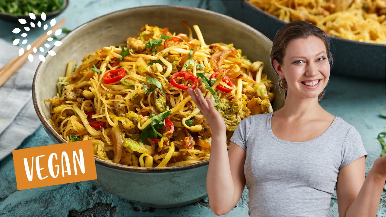 FRIED NOODELS | Gebratene Reisnudeln mit veganem Rührei 🌱