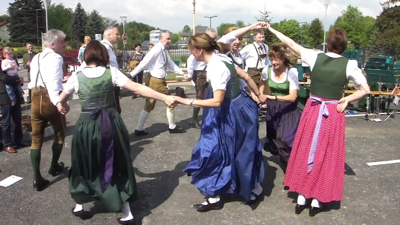 Volkstanzkreis Laßnitzhöhe, Knopfloch
