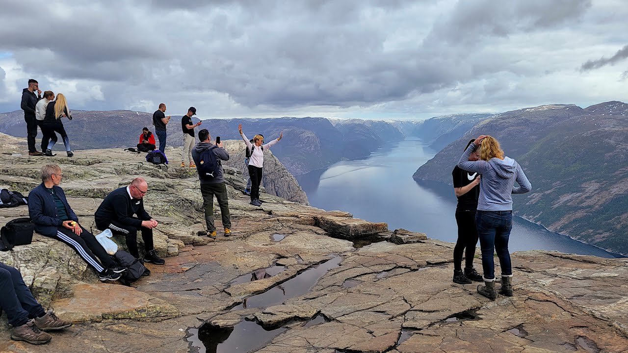 the path to Preikestolen
