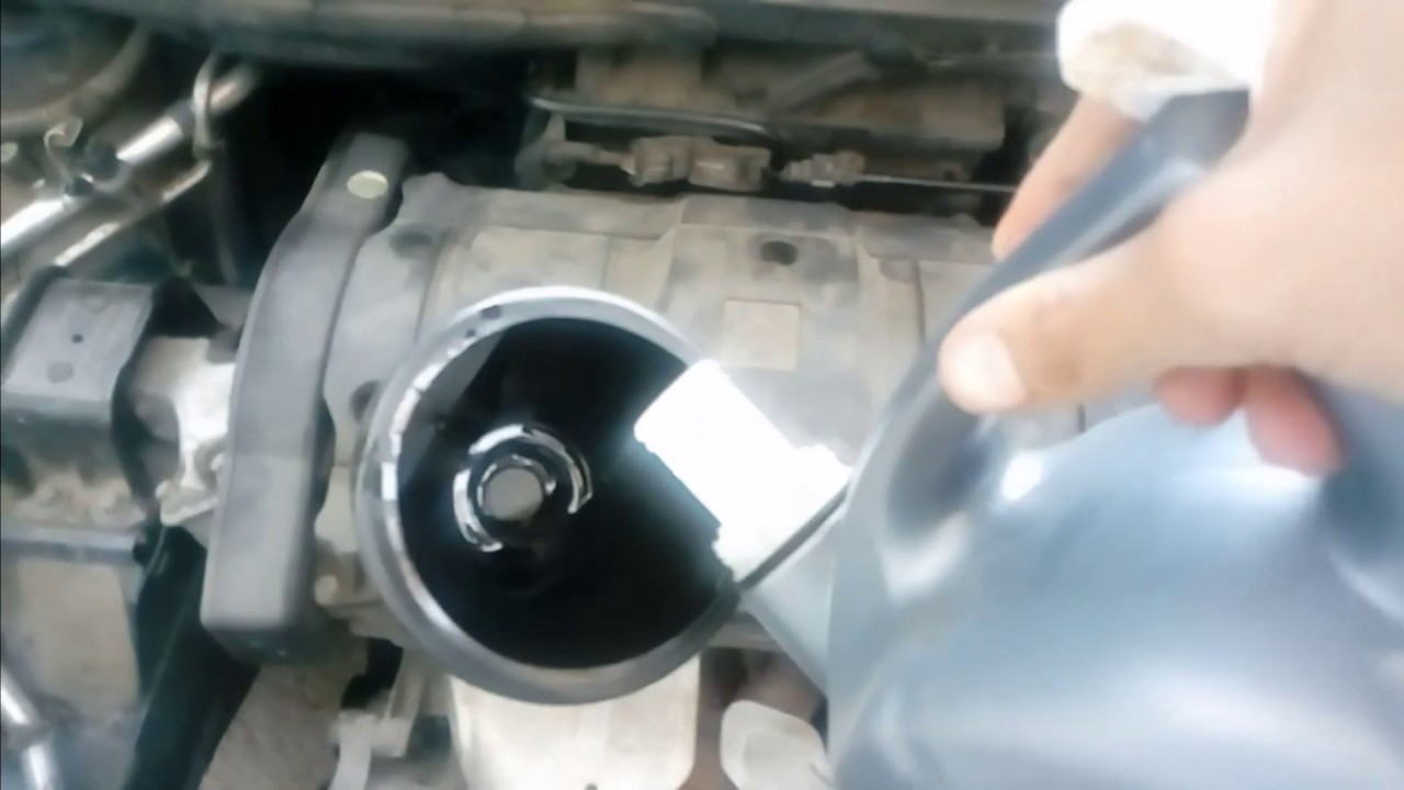 Peugeot 307 - Filter & Oil change - Maintenance - DIYChannel