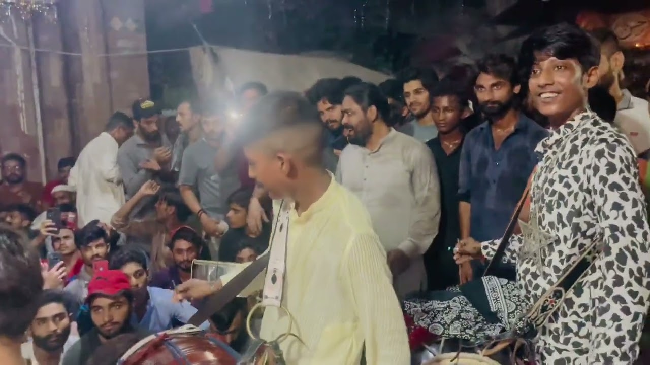 Baba ShahJamal duty Mahnoor and kainat playing Dhol with Mithu sain ❤️👍 #subscribe #likesmyvideos