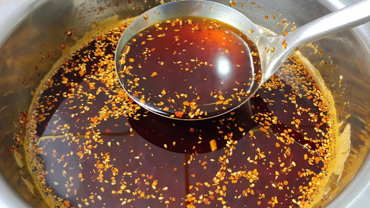 大厨教你熬制万用香辣红油，炒菜凉菜小面必备，技巧配方全告诉你【超子美食】