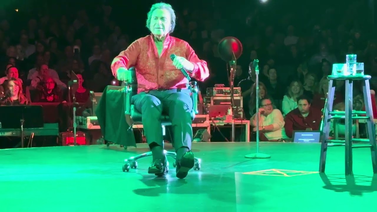 Engelbert Humperdinck - Sleigh Bells - Flagstar at Westbury, Long Island, NY - 08-December-2024