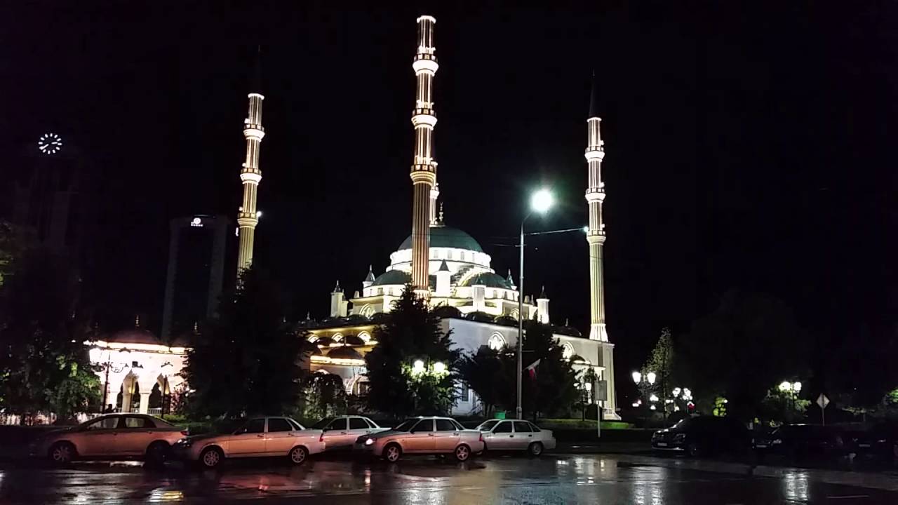 Азан в мечети 