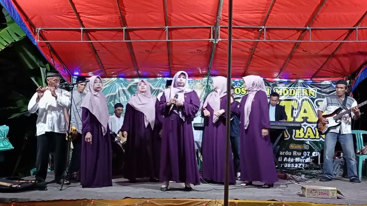 QOSIDAH MERDEKA MEMBANGUN oleh ibu enok bersama CINTA RIA BANJAR di masjid cibeunteur 