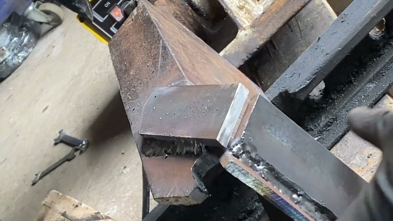 Fabrication tablier bobcat pour fourche à palette / MAKING ATTACHMENT BOBCAT SKID STEER PALLET FORKS
