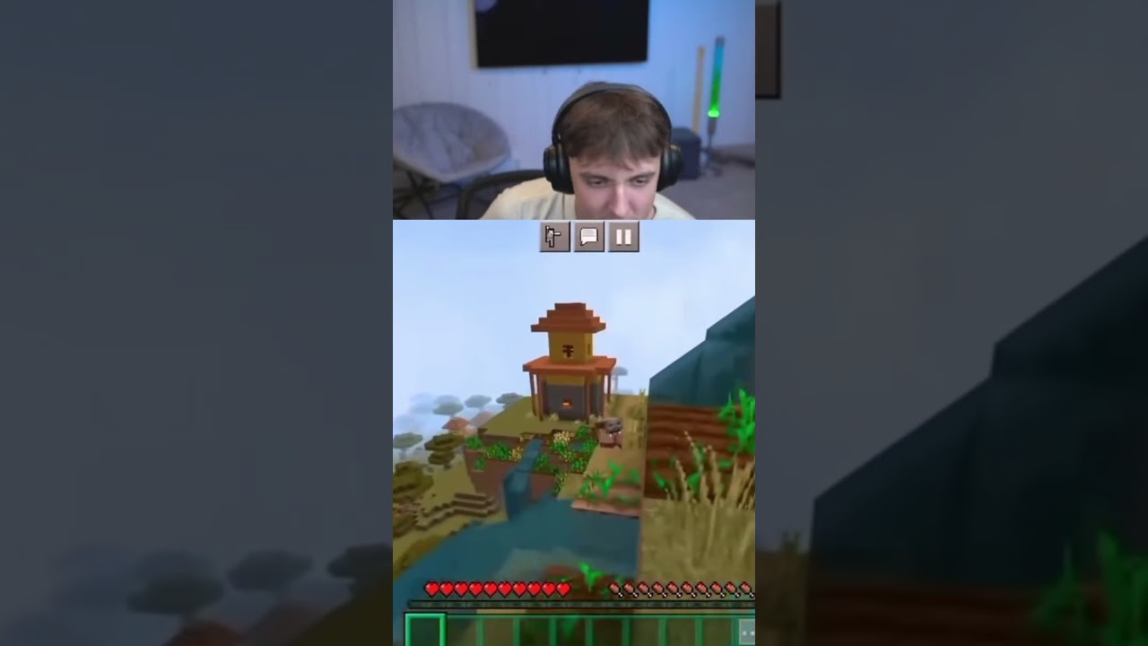 this 2yo is playing minecraft LMAO
