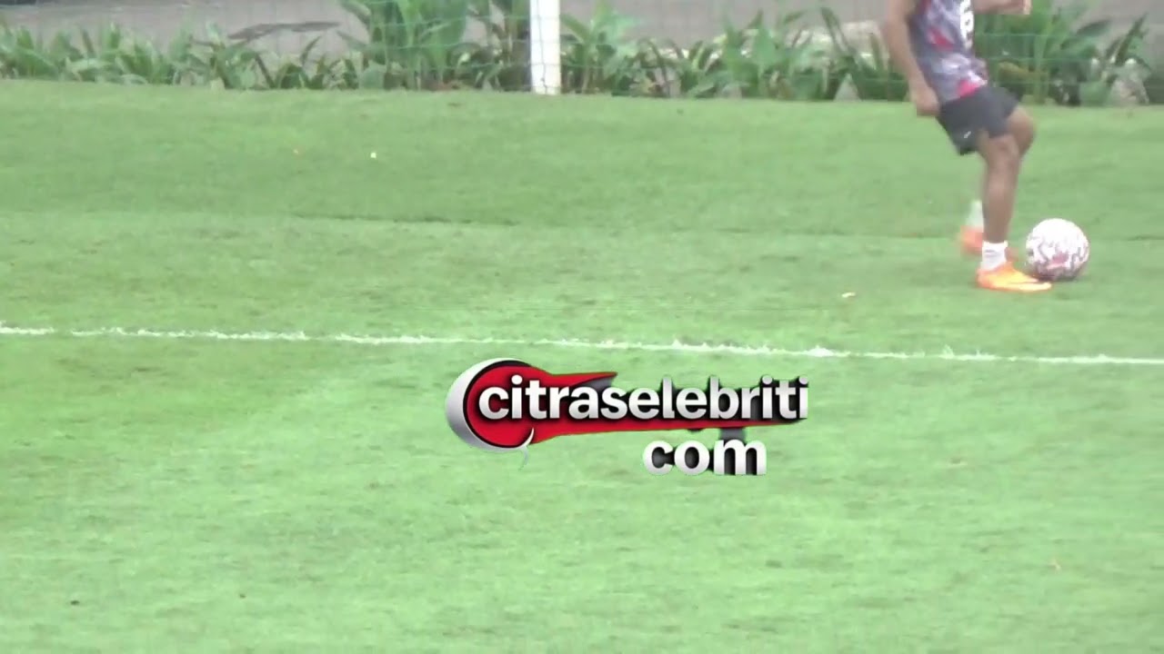 Onyo Pemanasan Dengan Pemain Wanita Imut Uaai Laga Persahabaran Selebriti FC VS ATM FC 