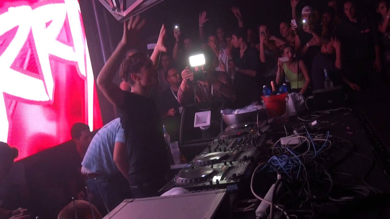 MARTIN GARRIX plays ANIMALS @ EAST END STUDIOS MILAN - 31 OCTOBER 2013 - [HD]