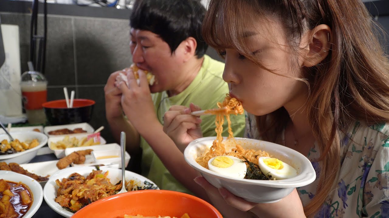 엄청 잘먹는 PC방 알바님과 먹방~~ - Mukbang eating show