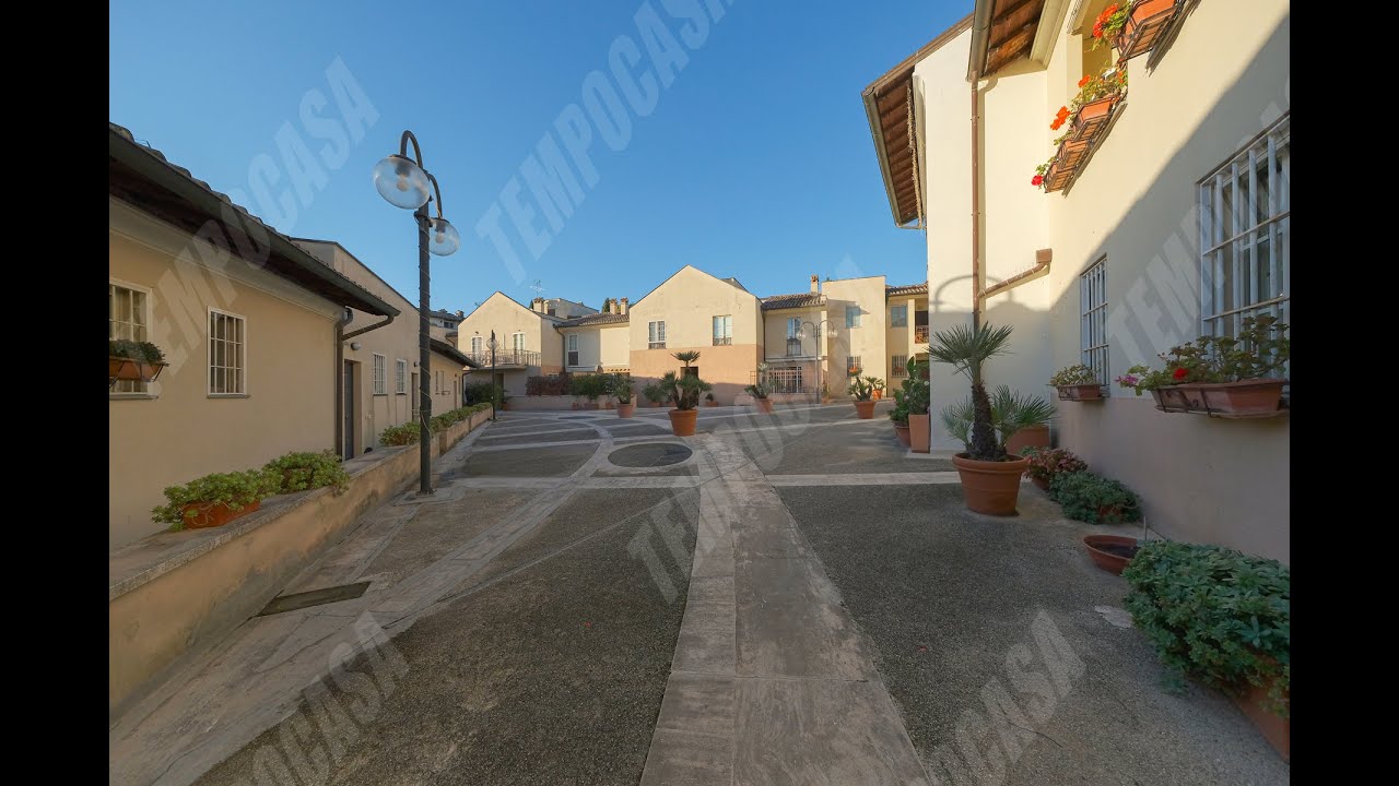 Formello, bilocale in zona semicentrale con giardino condominiale
