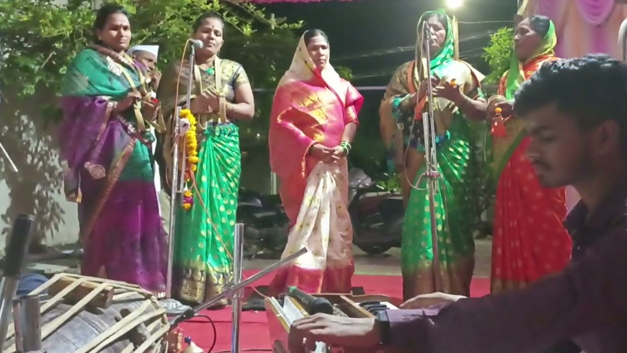 शि.भ.प.  भाग्यश्रीताई शेरे पाटील यांच्या कीर्तनातील चाल  म्हणताना मी व माझी आई