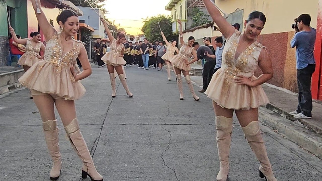 ✨ Increíble presentación de SAN VICENTE'S MUSIC SOUND 💃 Desfile del Correo de San Sebastián 2026