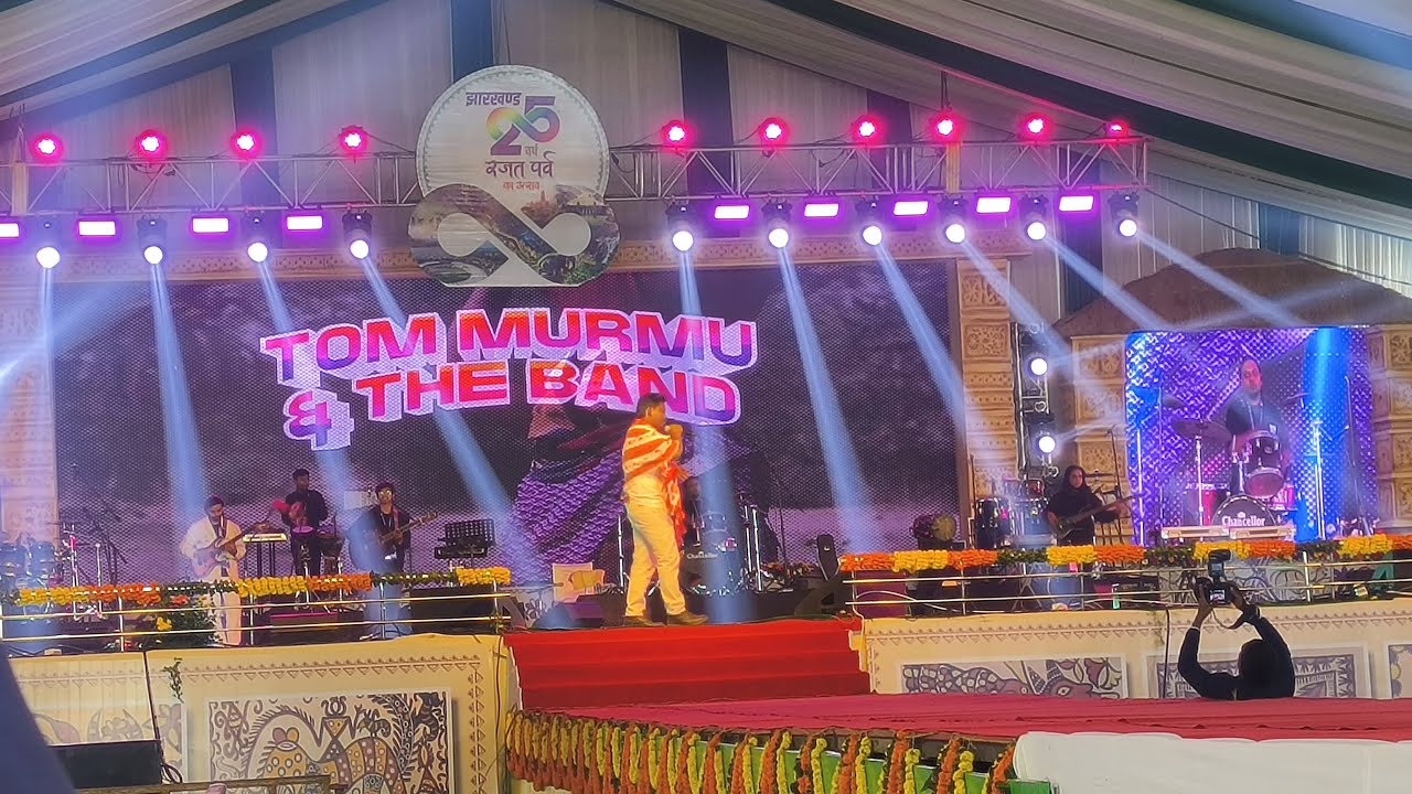 tom murmu & band का live performance