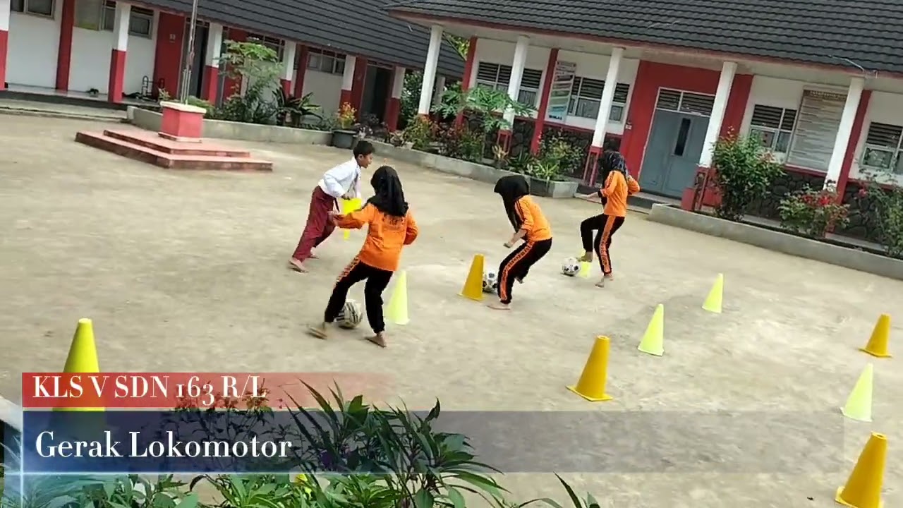Gerak Lokomotor Dengan Modifikasi Menggunakan Alat dan Bola Kelas V SD Negeri 163 Rejang Lebong 