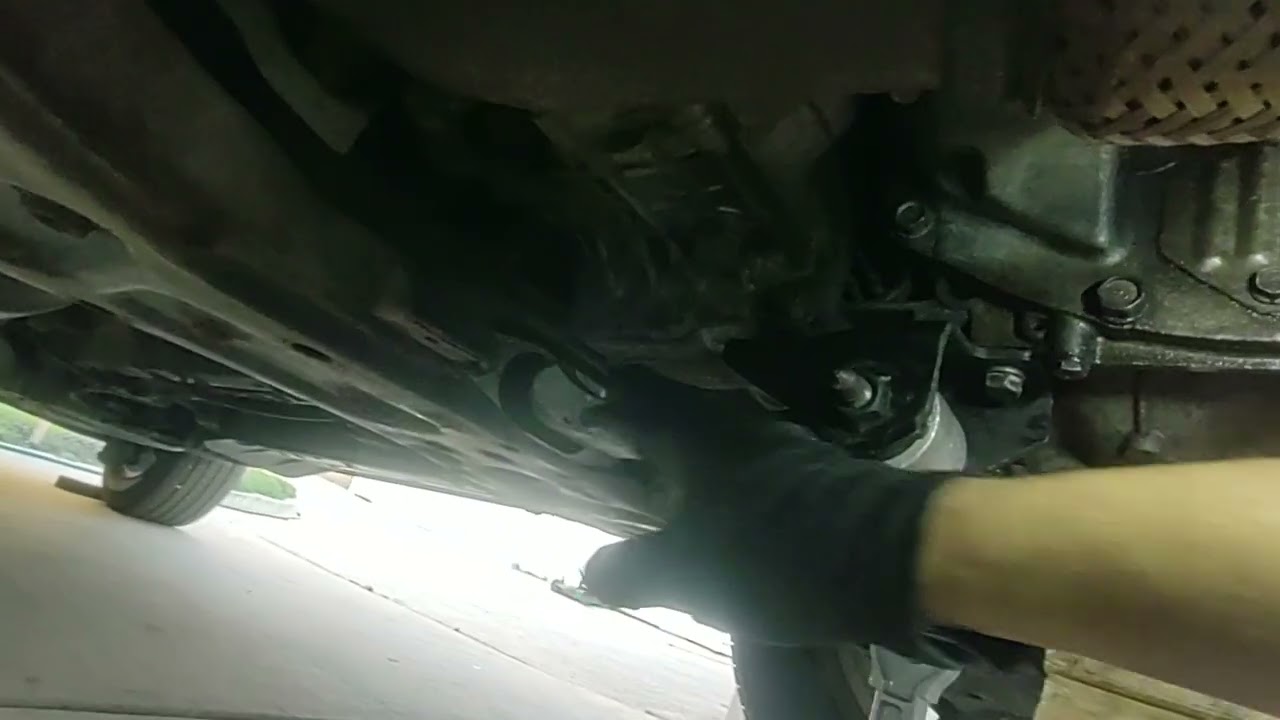 como remover soporte de trasmisión Kia Sorento 2014 3.3