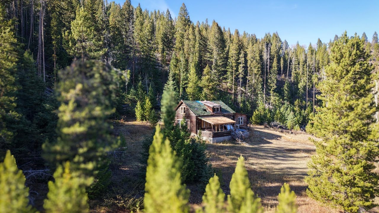 I Found A Missing Mountain Mans Home In A Strange Canyon