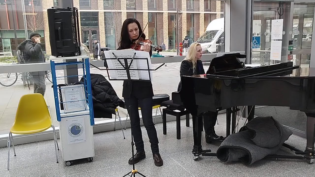 Music @ The Royal London Hospital - Lithuanian sisters Greta & Silvija Velickaite share superb music