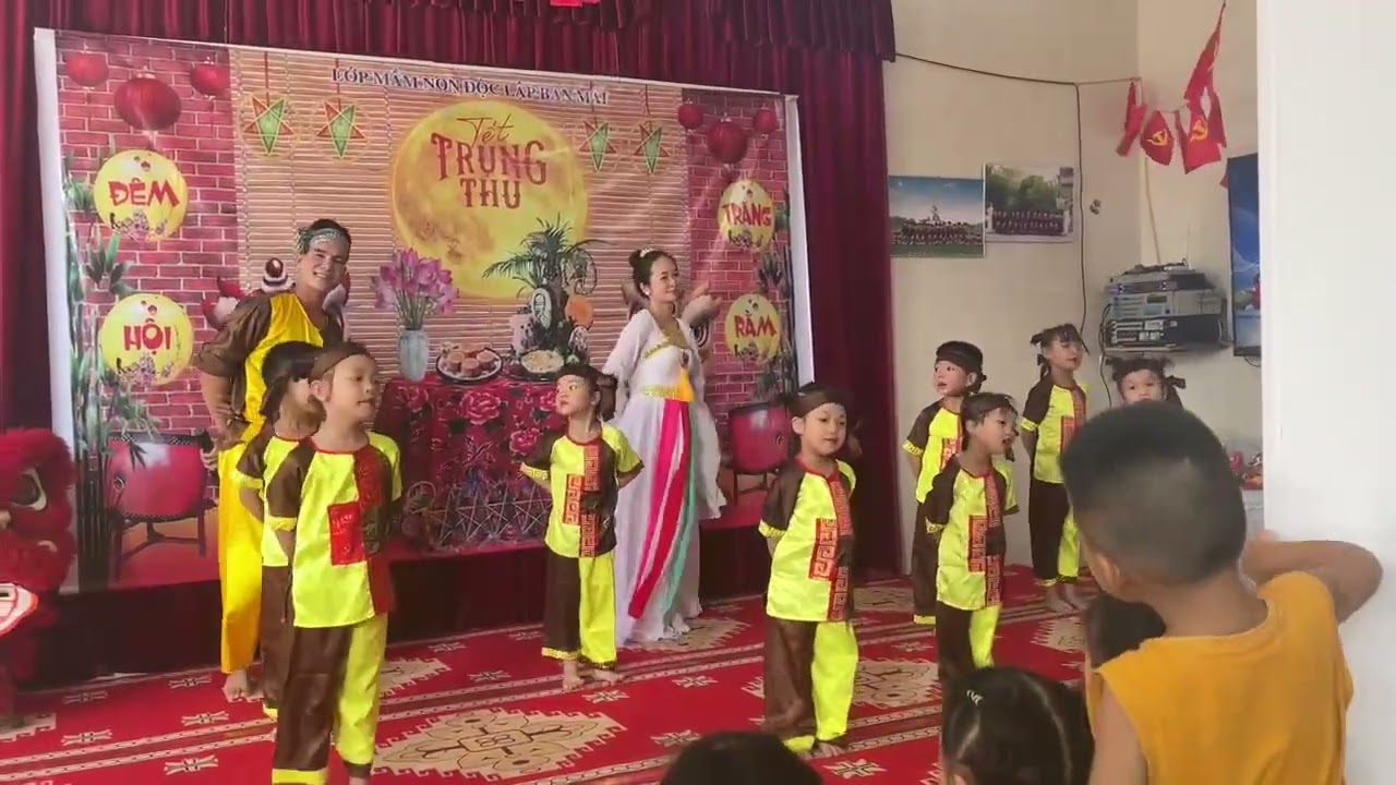 Nghé 5 tuổi múa Trung thu