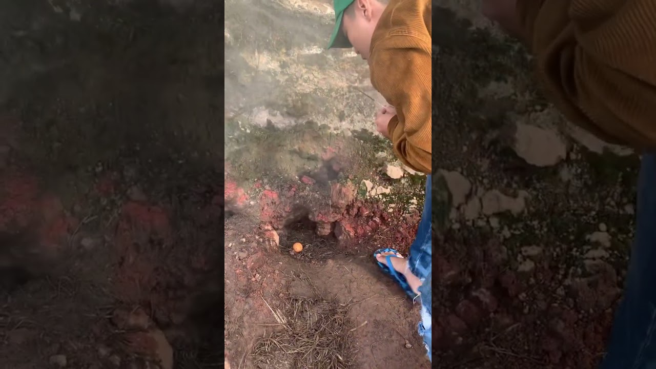 Cooking egg by Batur Volcano steam in Bali 😎#bali #volcano #mountbatur #trekking #egg #eggcooking