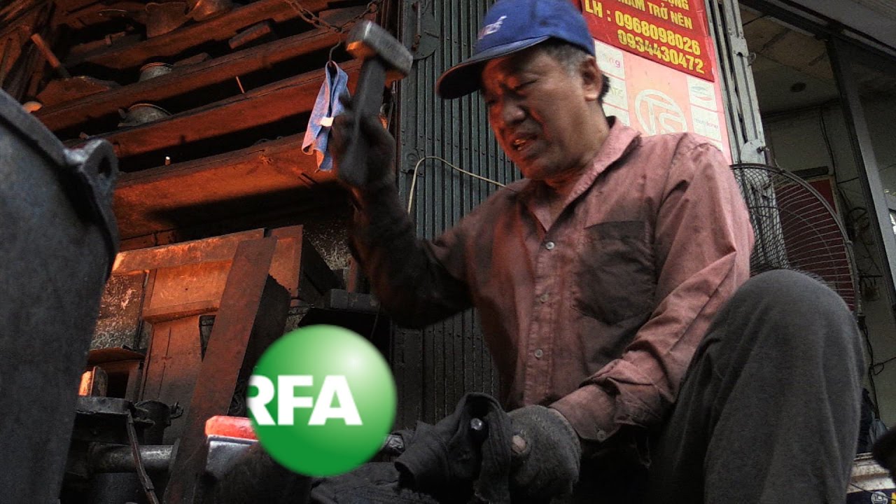 On Hanoi&rsquo;s Blacksmith Street A Lone Forge Burns Bright | Radio Free Asia (RFA)
