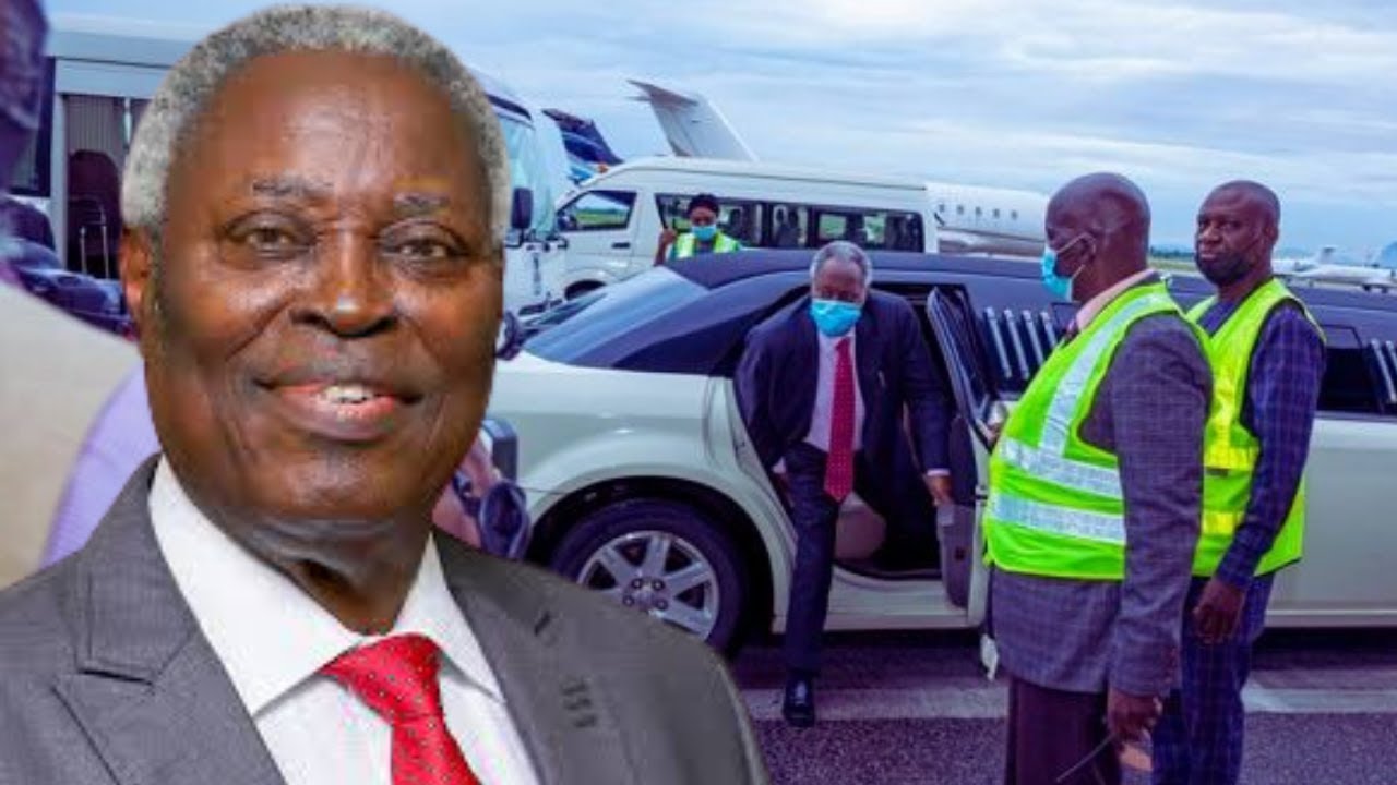 Kumuyi flies in private jet to Abuja for crusade, rides in limousine at airport