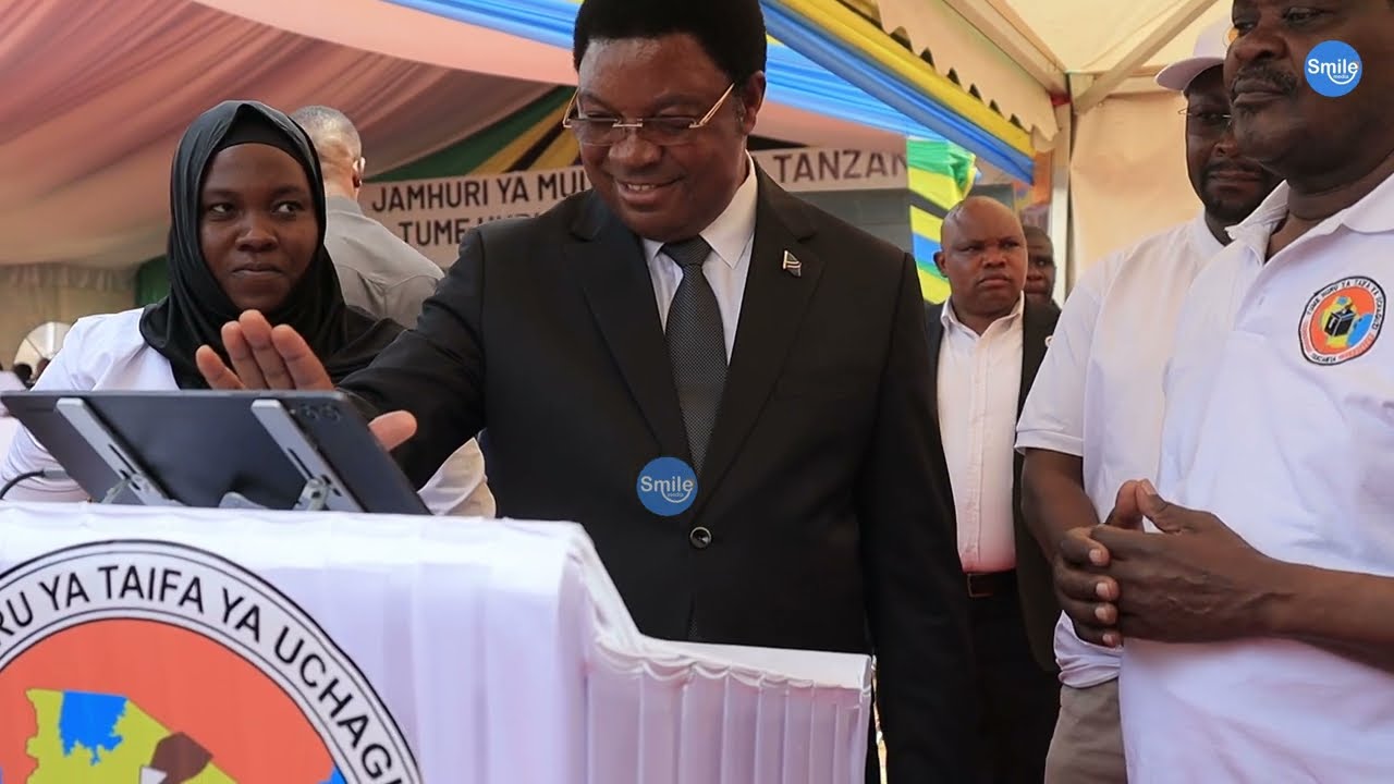 TIZAMA HATUA ZA KUPATA KADI YA MPIGA KURA/WAZIRI MKUU MAJALIWA AONGOZA ZOEZI HILI.