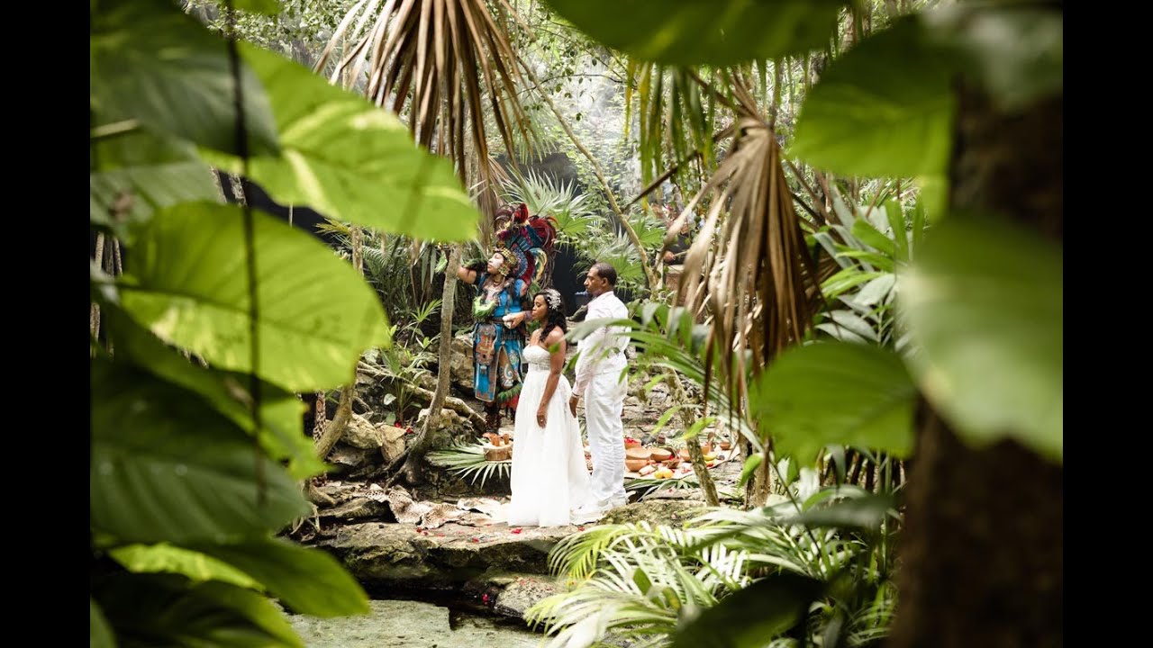 Mayan Ceremony Riviera Maya | Cenote Bruho Elopement | MTM Photography