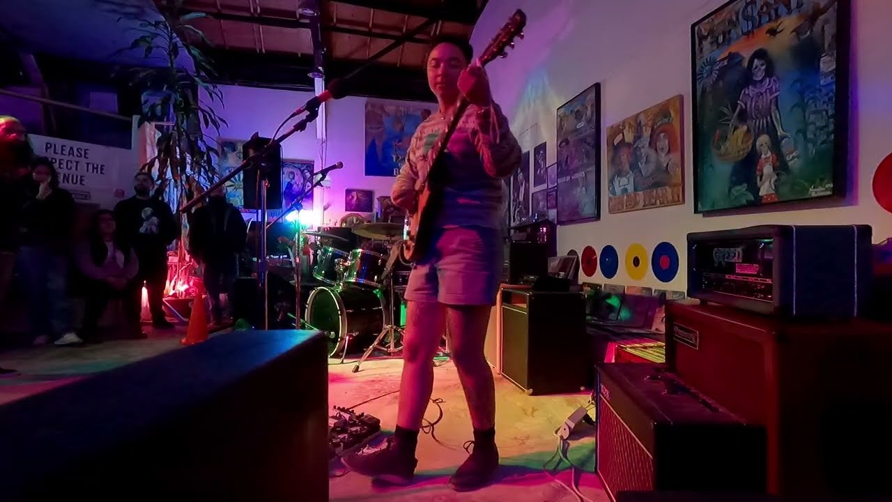 123 Three Reefs Deep live at Art House Gallery