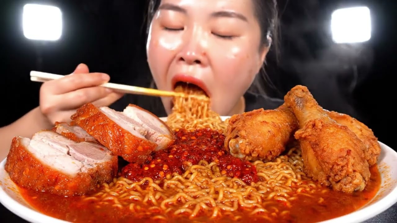 Massive Spicy Ramen Bowl with Crispy Chicken Wings 🍗🍜